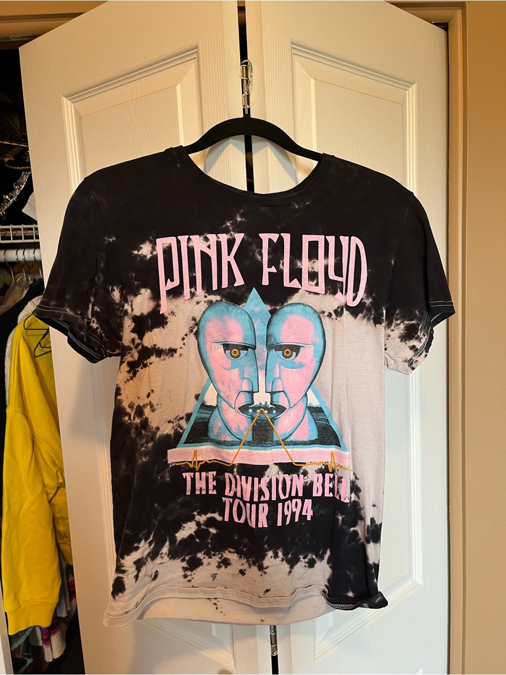 Pink Floyd The Division Bell Tour 1994 Black Tie-Dye Graphic Tee